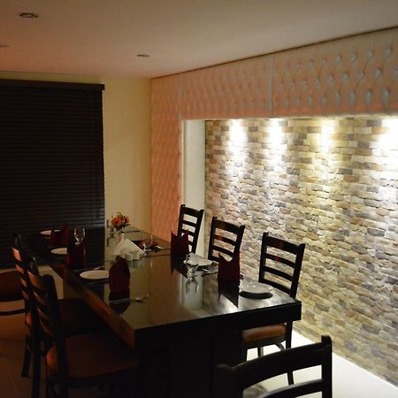 רוואלפינדי Divine Hotel מראה חיצוני תמונה
